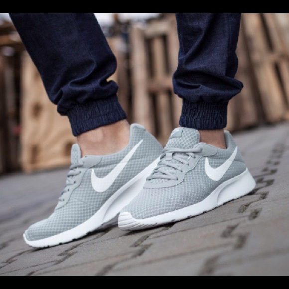 nike tanjun grey sneakers